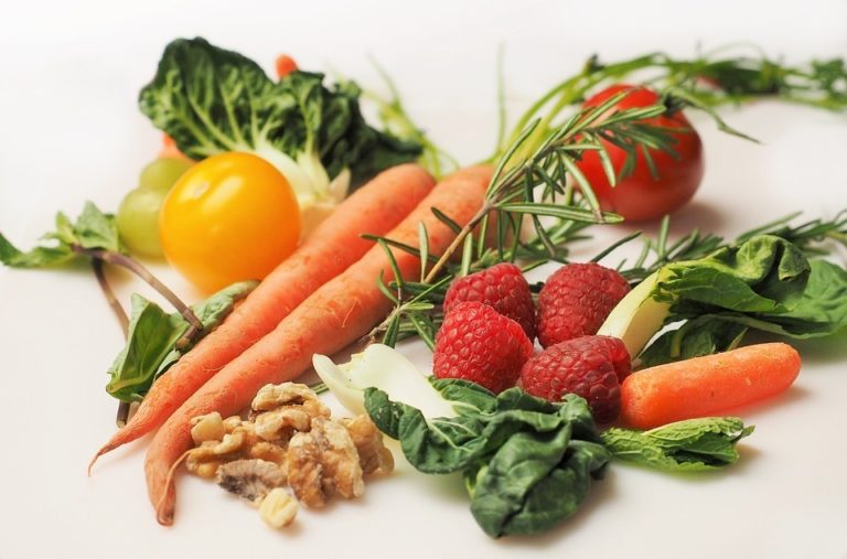 Cómo seguir una dieta antiinflamatoria para sentirte mejor