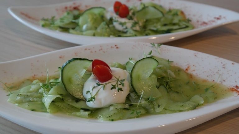 Cómo hacer ensalada de pepino solo y sus diferentes versiones :
